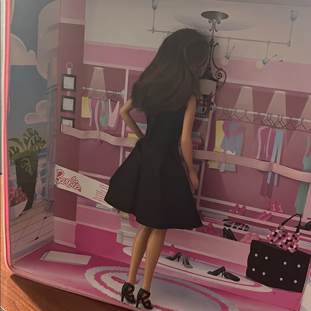 Barbie with Elegant Black Dress, necklace, earrings and matching shoes! - Picture 6 of 7